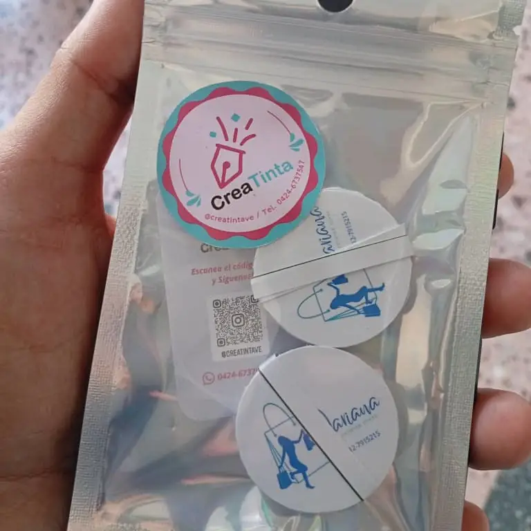 Sticker personalizado circular con logo