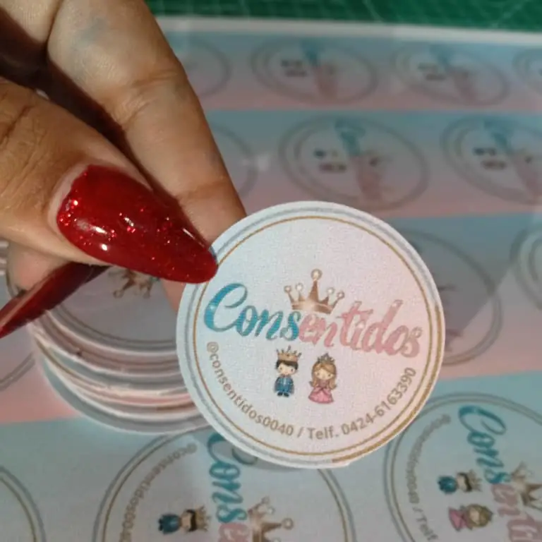 Sticker personalizado brillante para emprendimiento